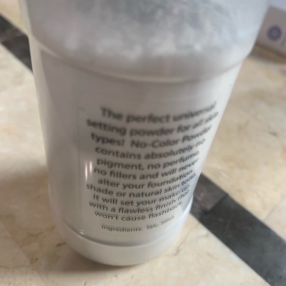🖤 RCMA powder translucent 🖤 - Picture 2 of 3